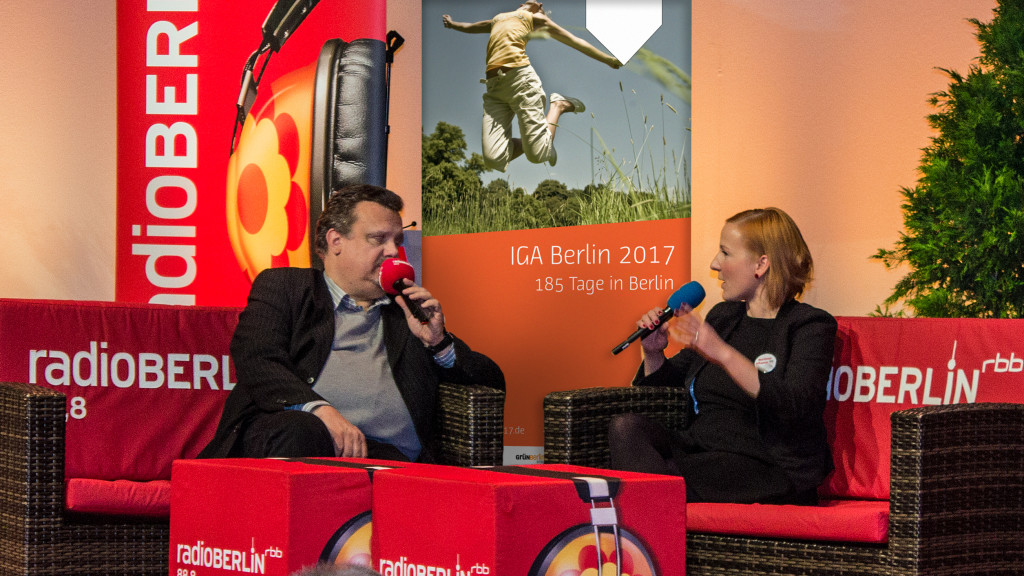 Teamleiterin für Marketing und Kommunikation Jeannine Koch und der Moderator Ralf Zehr Foto: IGA Berlin 2017 GmbH