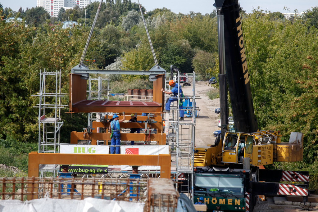 Brückenschlag am Wuhlesteg Foto: Lichtschwaermer